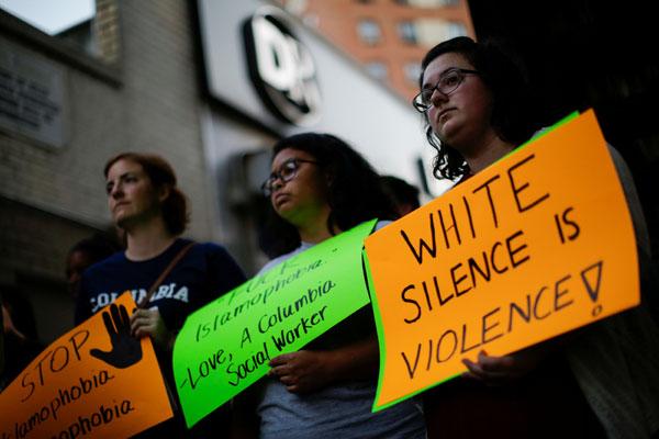 ABD'de İngiliz ırkçısı protesto edildi