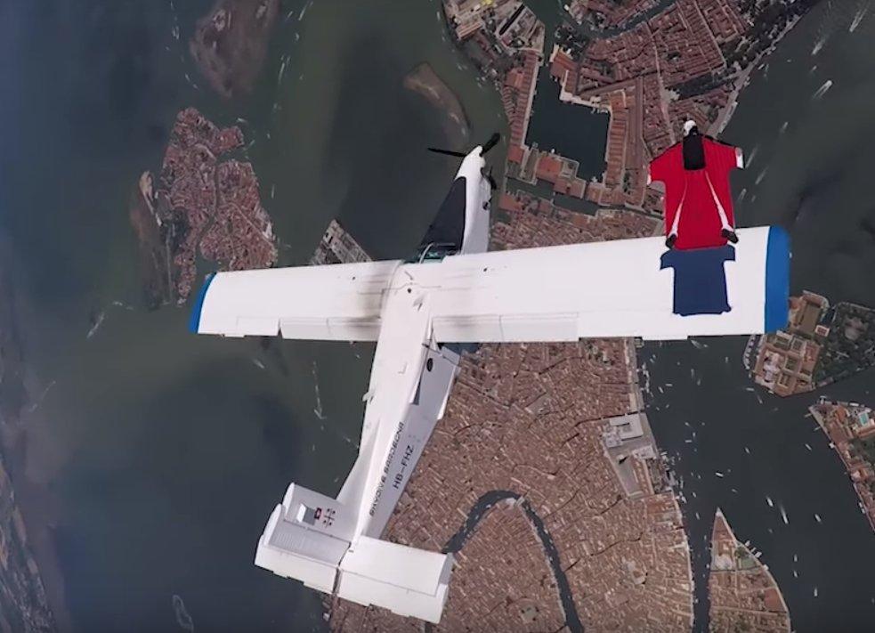Venedik semalarında wingsuit yaptılar