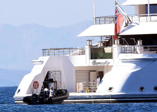 Kazak milyarder lüks yatıyla Belek'te