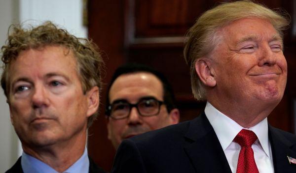 Trump'tan Obamacare'e kesik