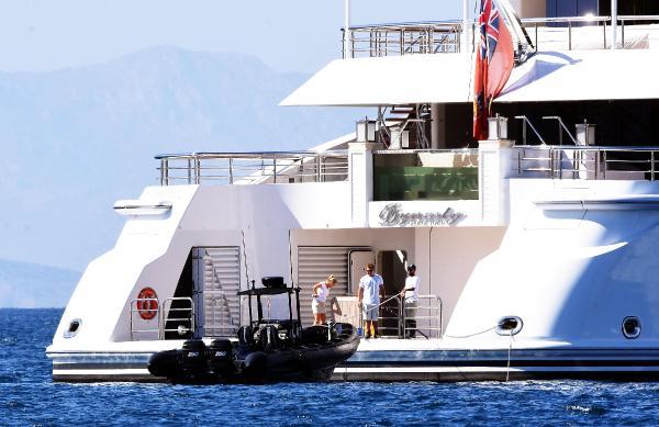 Kazak milyarder lüks yatıyla Belek'te