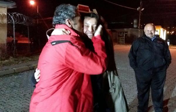 Erdoğan'a ulaşmak için ağaca çıkan kadının eşine tahliye