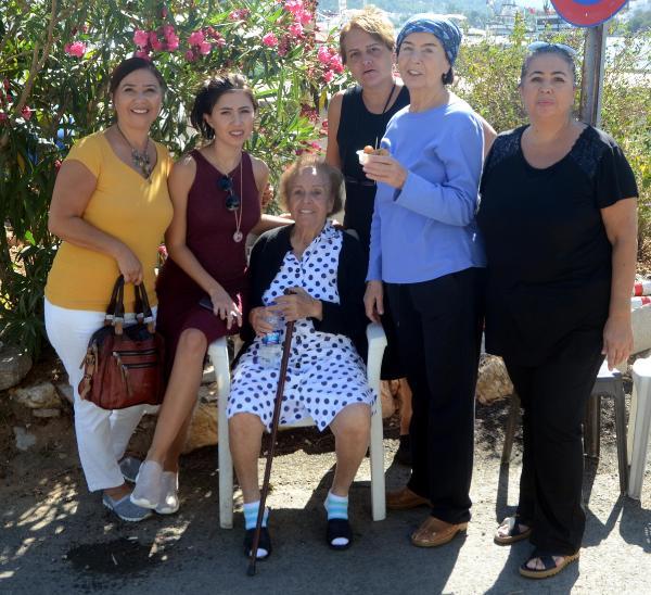 Fatma Girik, ölüm yıl dönümünde vefat eden eşini andı