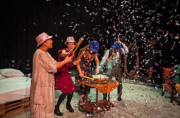 Kızgın Damdaki Kedi ilk kez sahnelendi