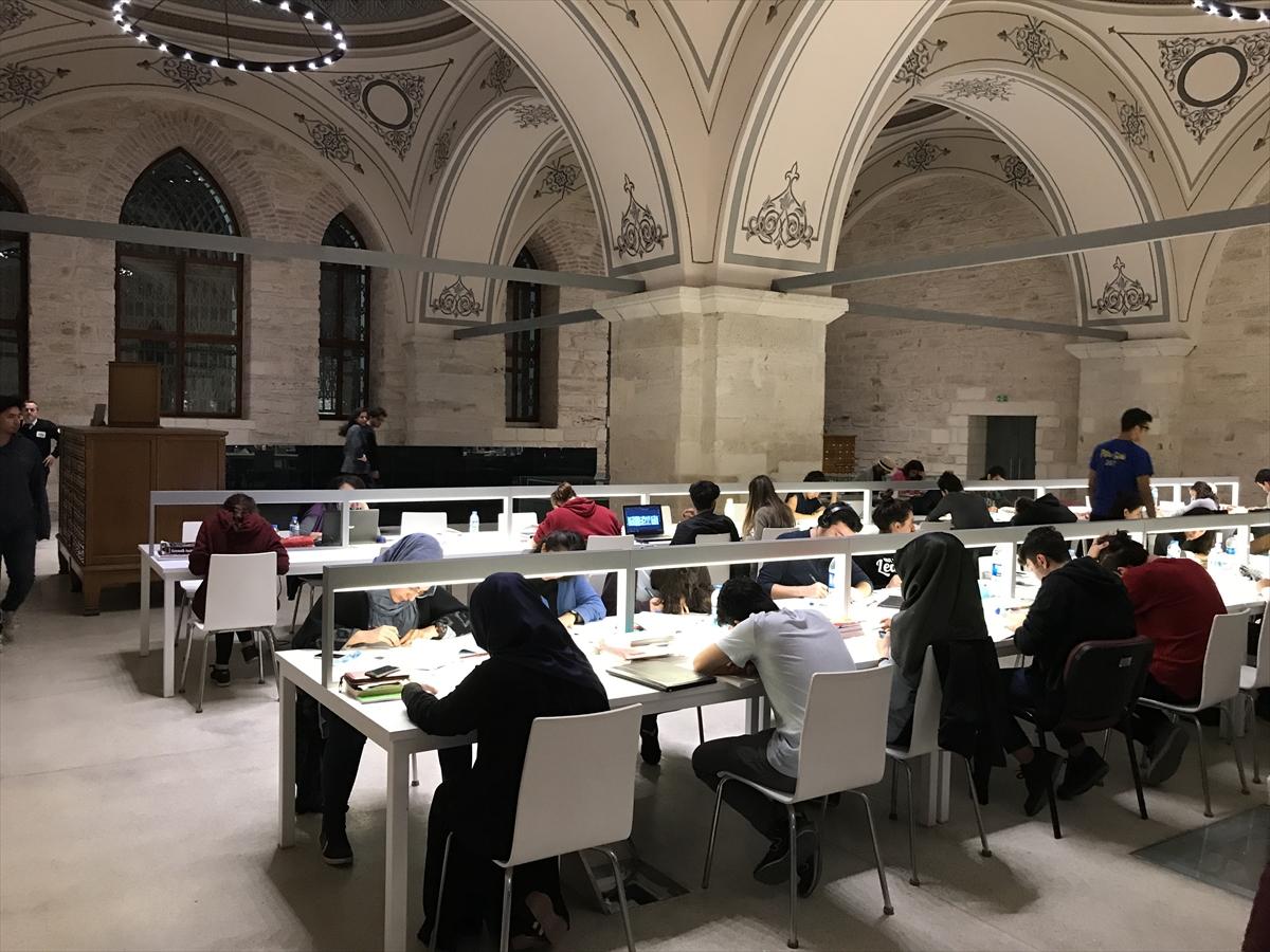 Beyazıt Devlet Kütüphanesi 24 saat hizmette