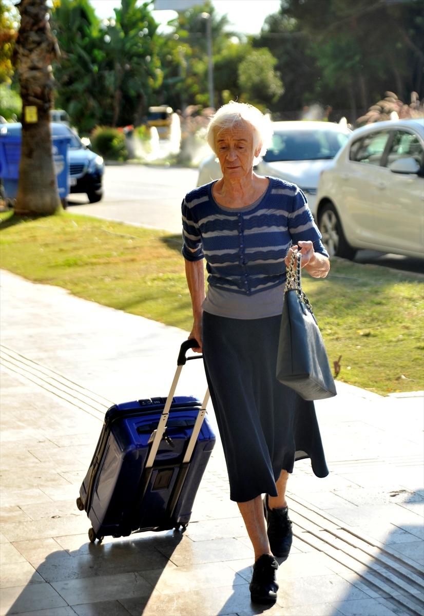 Deniz Baykal'ın eşi Olcay Baykal Ankara'ya gitti