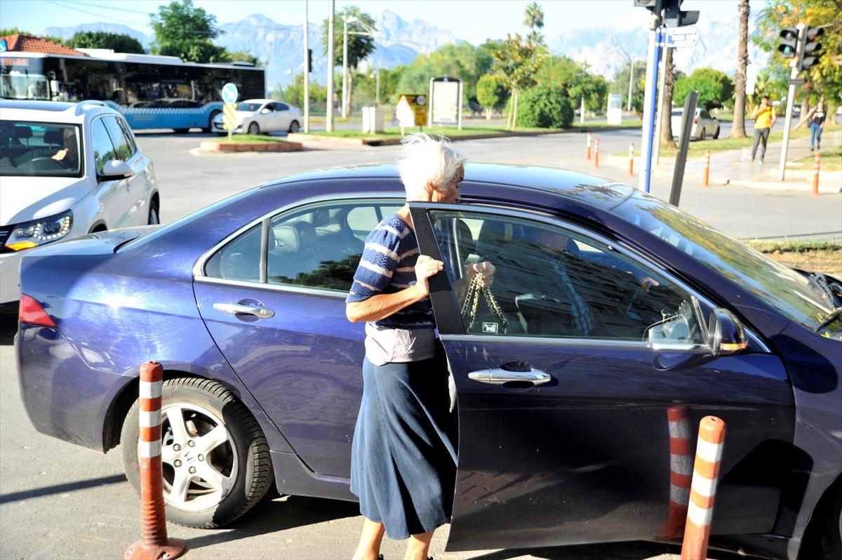 Deniz Baykal'ın eşi Olcay Baykal Ankara'ya gitti
