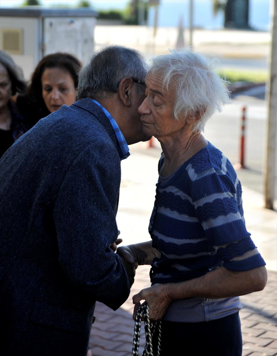 Deniz Baykal'ın eşi Olcay Baykal Ankara'ya gitti