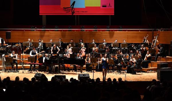 Sertab Erener İzmir'de konser verdi