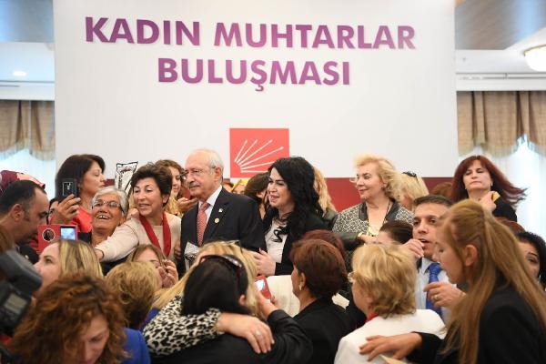 Kılıçdaroğlu kadın muhtarlarla kahvaltıda buluştu