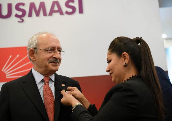 Kılıçdaroğlu kadın muhtarlarla kahvaltıda buluştu