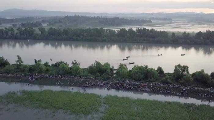 Myanmar'dan kaçan Müslümanlar havadan görüntülendi