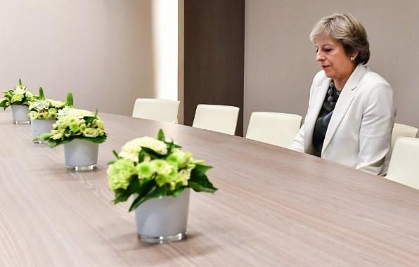 Theresa May AB liderlerine soğuk davrandı