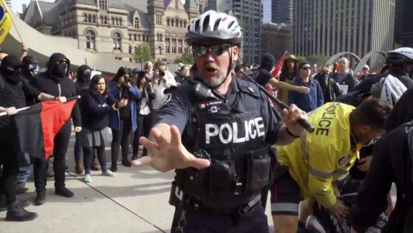 Kanada polisinden atni-Trudeau'culara müdahale