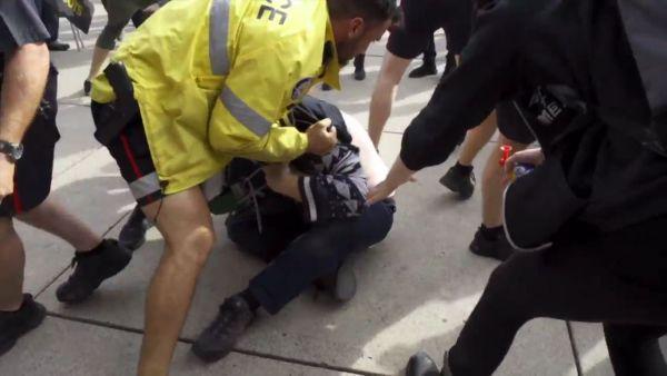 Kanada polisinden atni-Trudeau'culara müdahale