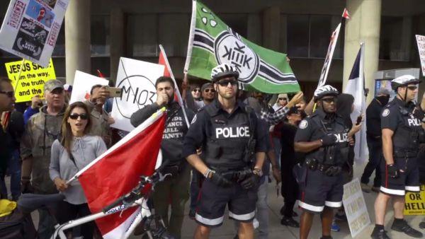 Kanada polisinden atni-Trudeau'culara müdahale