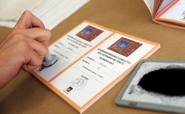 İtalya'daki referandum'dan evet çıktı