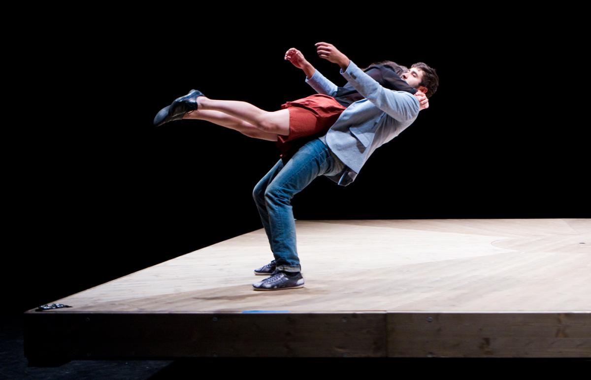 Fransız dansçının büyüleyen gösterisi