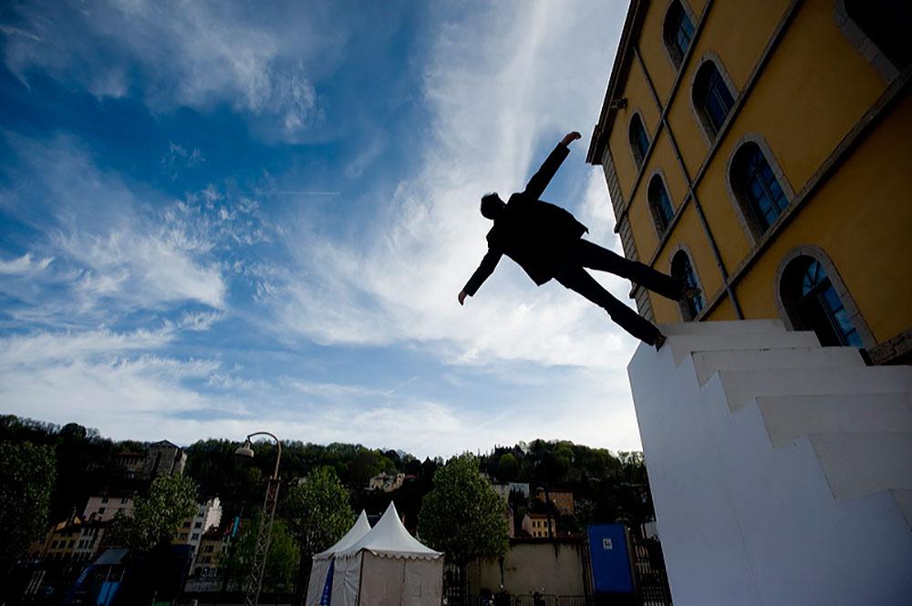 Fransız dansçının büyüleyen gösterisi