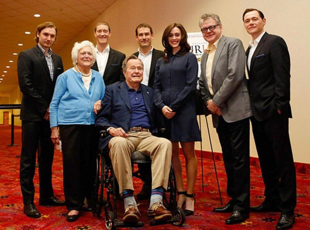 Baba Bush tekerlekli sandalyede ABD'li aktristi taciz etti