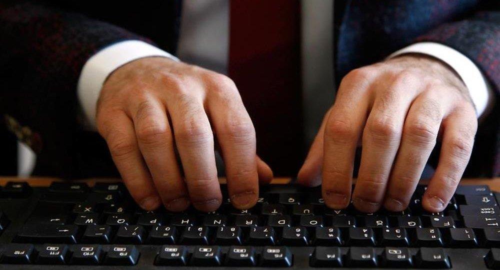 Kamuda F klavye dönemi