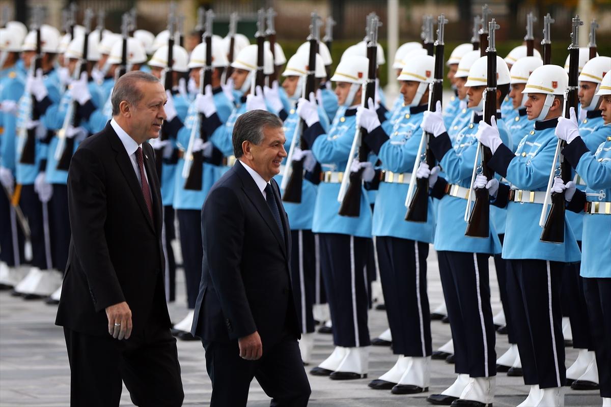 Erdoğan, Mirziyoyev'i resmi törenle karşıladı