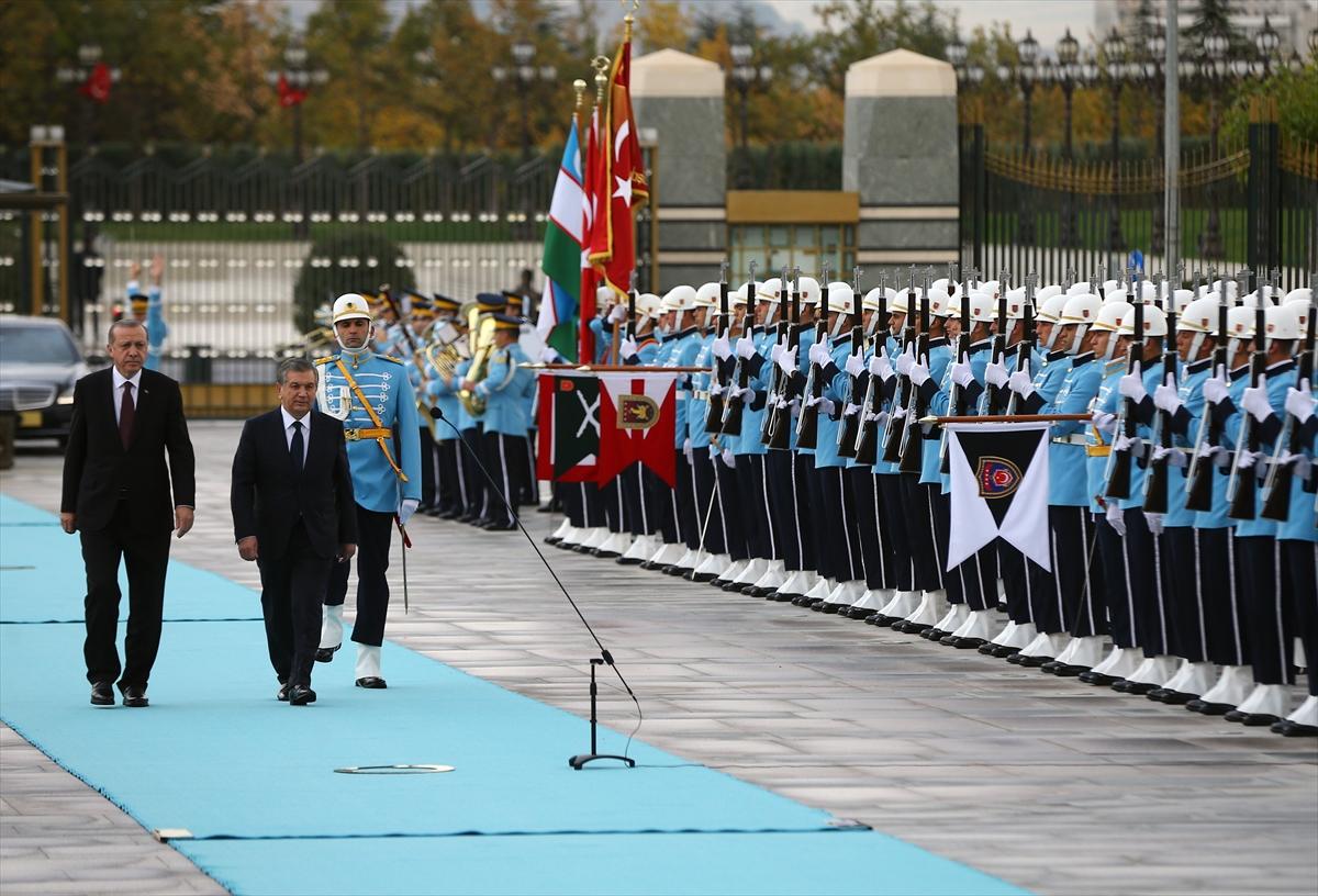 Erdoğan, Mirziyoyev'i resmi törenle karşıladı