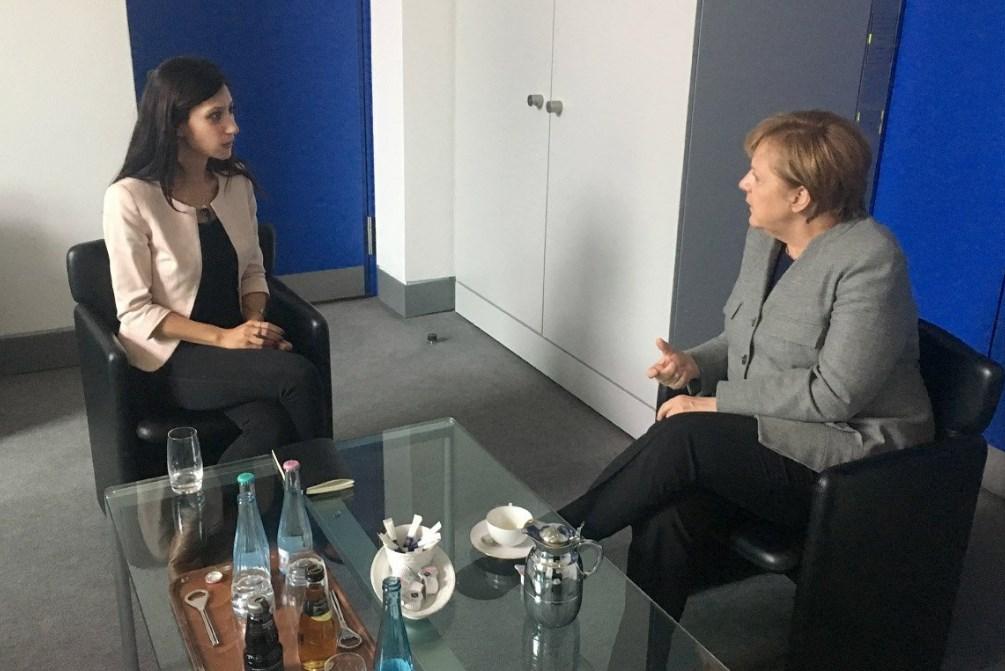Merkel, Deniz Yücel'in eşiyle görüştü