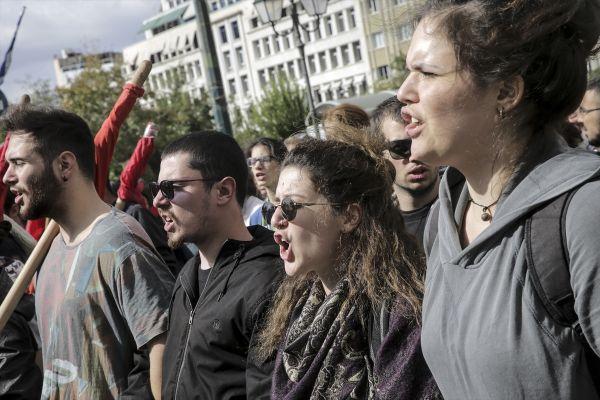 Yunanistan'da polislerden göstericilere sert müdahale