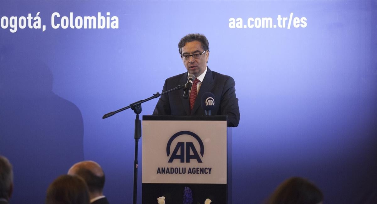 AA İspanyolca  yayına başladı