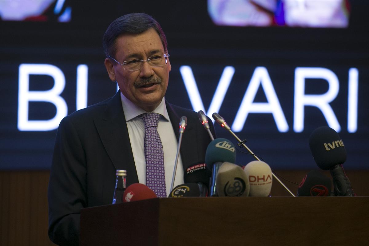 Melih Gökçek istifa etti