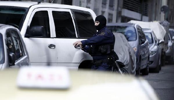 Yunanistan eski başbakanına saldıran kişi tutuklandı