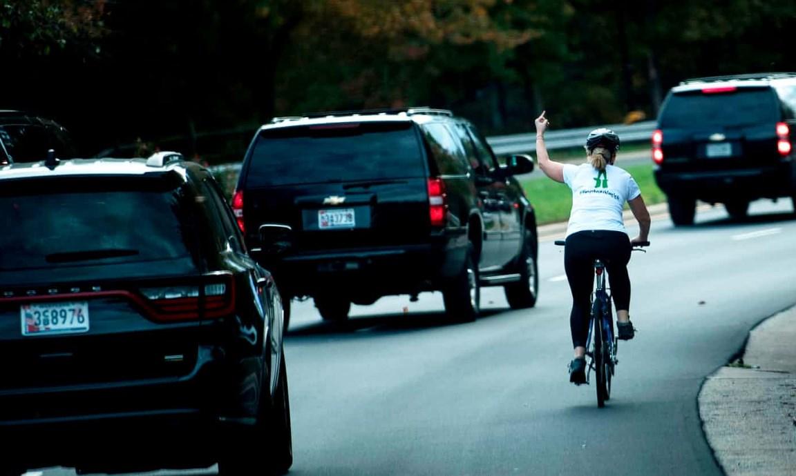 Donald Trump'a hareket çeken kız