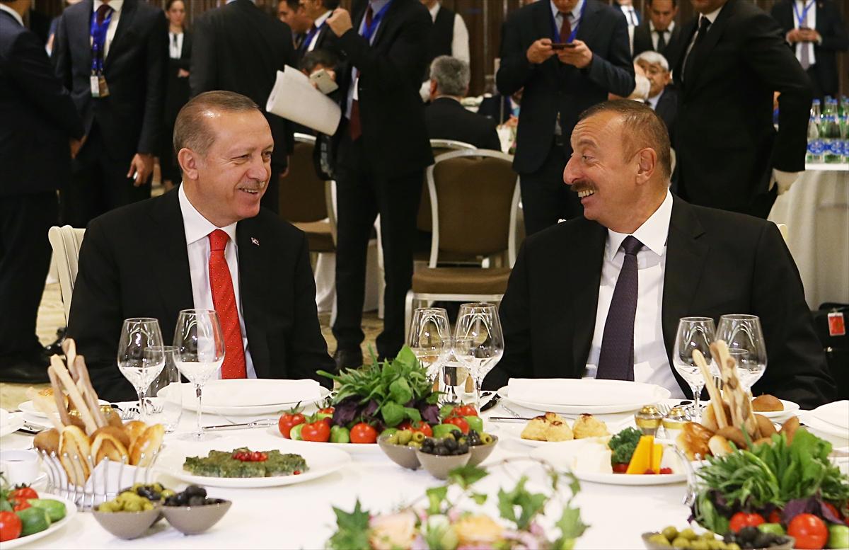 Aliyev'den Erdoğan onuruna akşam yemeği