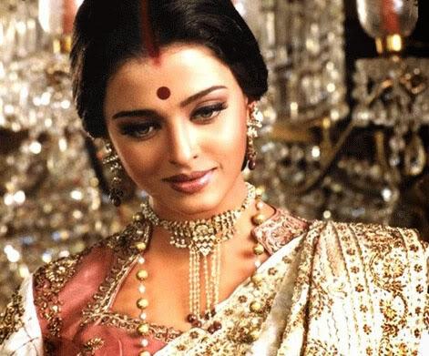 Hintli kadınların alnında neden nokta var