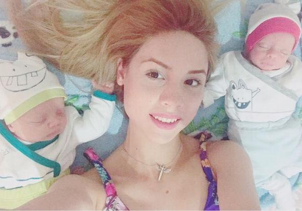 Hamileyken hamile kalan anne, bebeklerini doğurdu