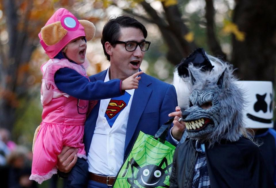 Justin Trudeau Süpermen kılığına girdi