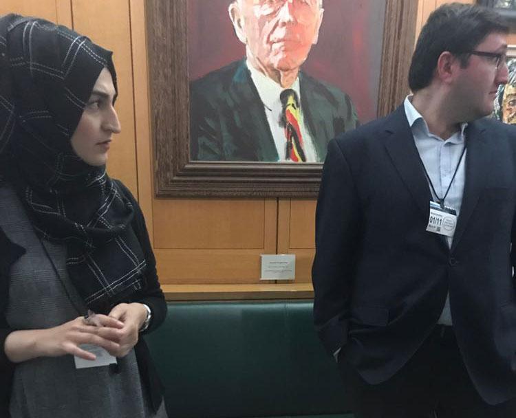 İngiliz Parlamentosu'nda konuşan FETÖ'cülere protesto