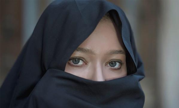 Nurgül Yeşilçay çarşafa girdi