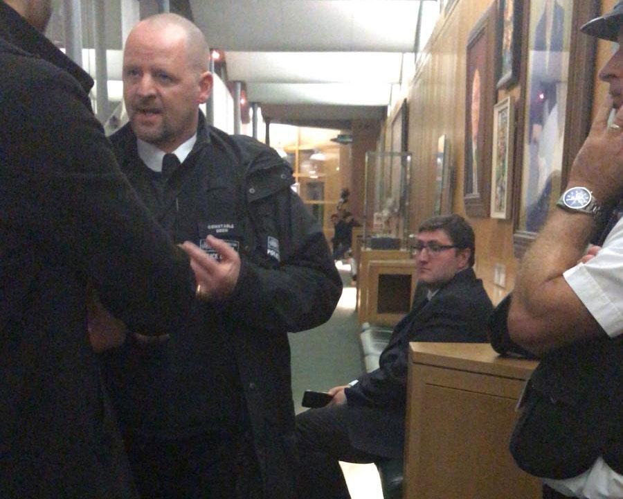 İngiliz Parlamentosu'nda konuşan FETÖ'cülere protesto