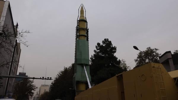 İran'da ABD bayrağı yakıldı