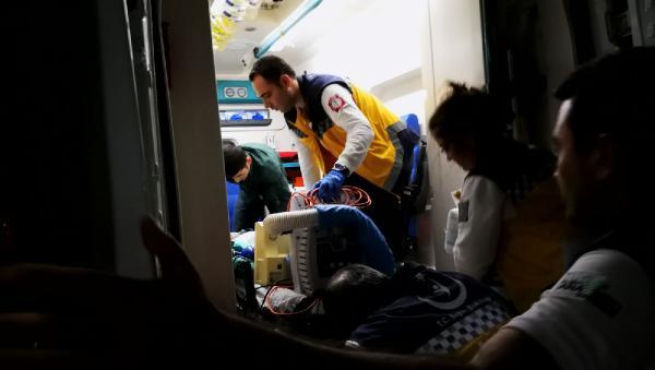 Üzerine çaydanlık düşen 10 aylık bebek ağır yaralandı