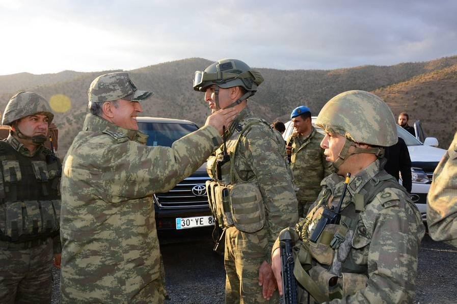 Orgeneral Akar geceyi Dağlıca'da geçirdi