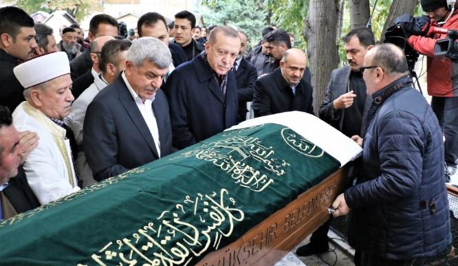 Cumhurbaşkanı Erdoğan okul arkadaşının cenazesine katıldı