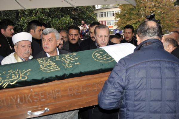 Cumhurbaşkanı Erdoğan okul arkadaşının cenazesine katıldı