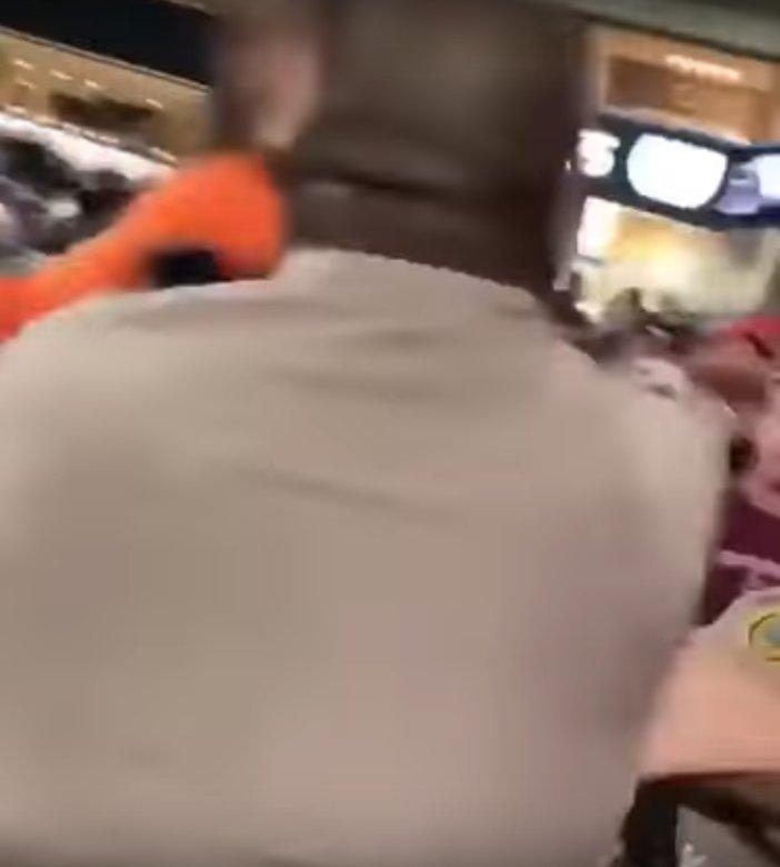 ABD polisi sarhoş taraftarı yumrukladı