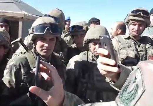 Erdoğan, Akar'ın telefonundan Mehmetçiğe seslendi