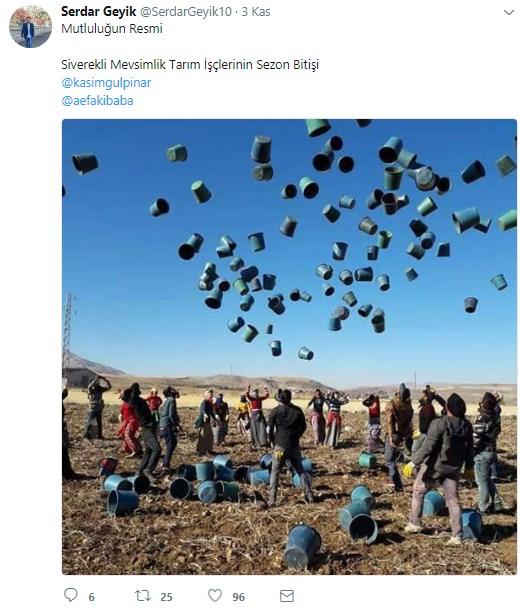 Mevsimlik tarım işçilerinin mutluluk pozu