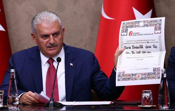 Binali Yıldırım vergi teşekkür belgesi gösterdi