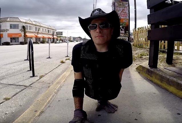 Engelli akrobat gösterileriyle büyülüyor